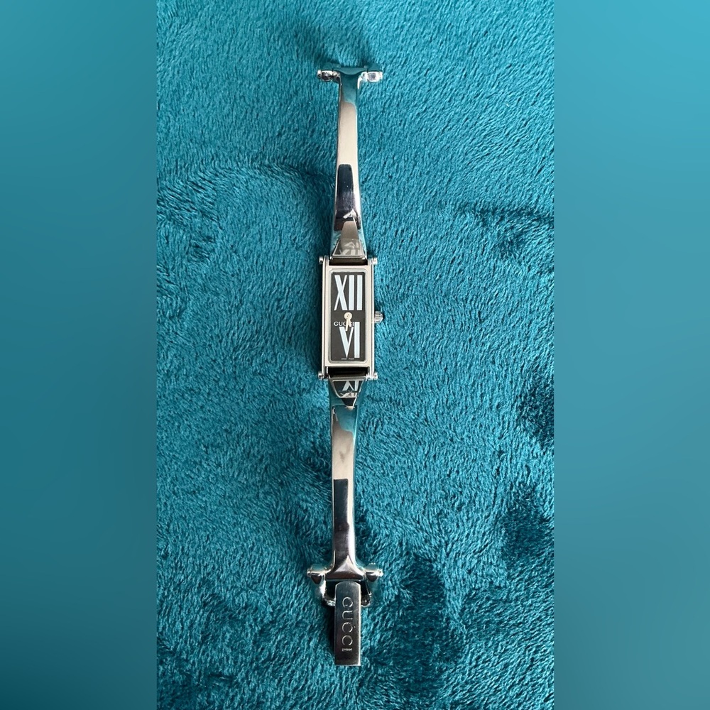 GUCCI bangle watch🔥SO NICE🔥 - Picture 5 of 14